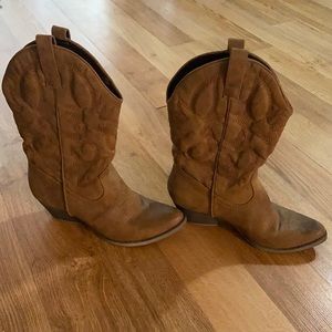 Size 8 Brown cowgirl boots